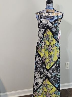 Love Fire NWT Maxi Floral Semi Sheer Open Back Spaghetti Strap Dress Size Medium